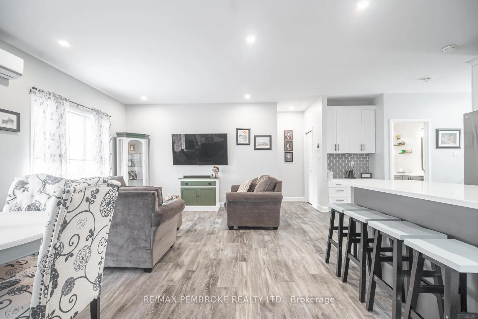 Photo 16 of 33 Durant Street, Petawawa — HOMEH