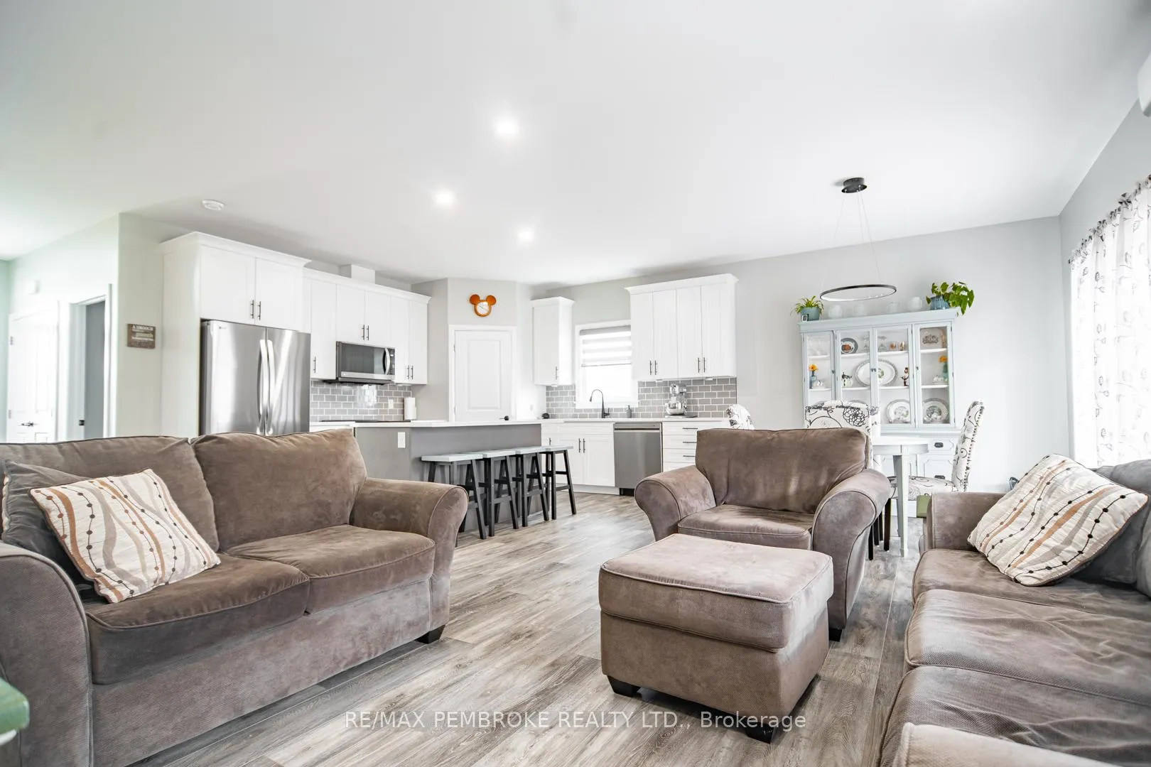 Photo 17 of 33 Durant Street, Petawawa — HOMEH