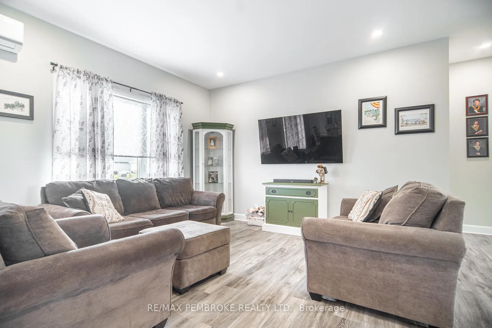 Photo 18 of 33 Durant Street, Petawawa — HOMEH