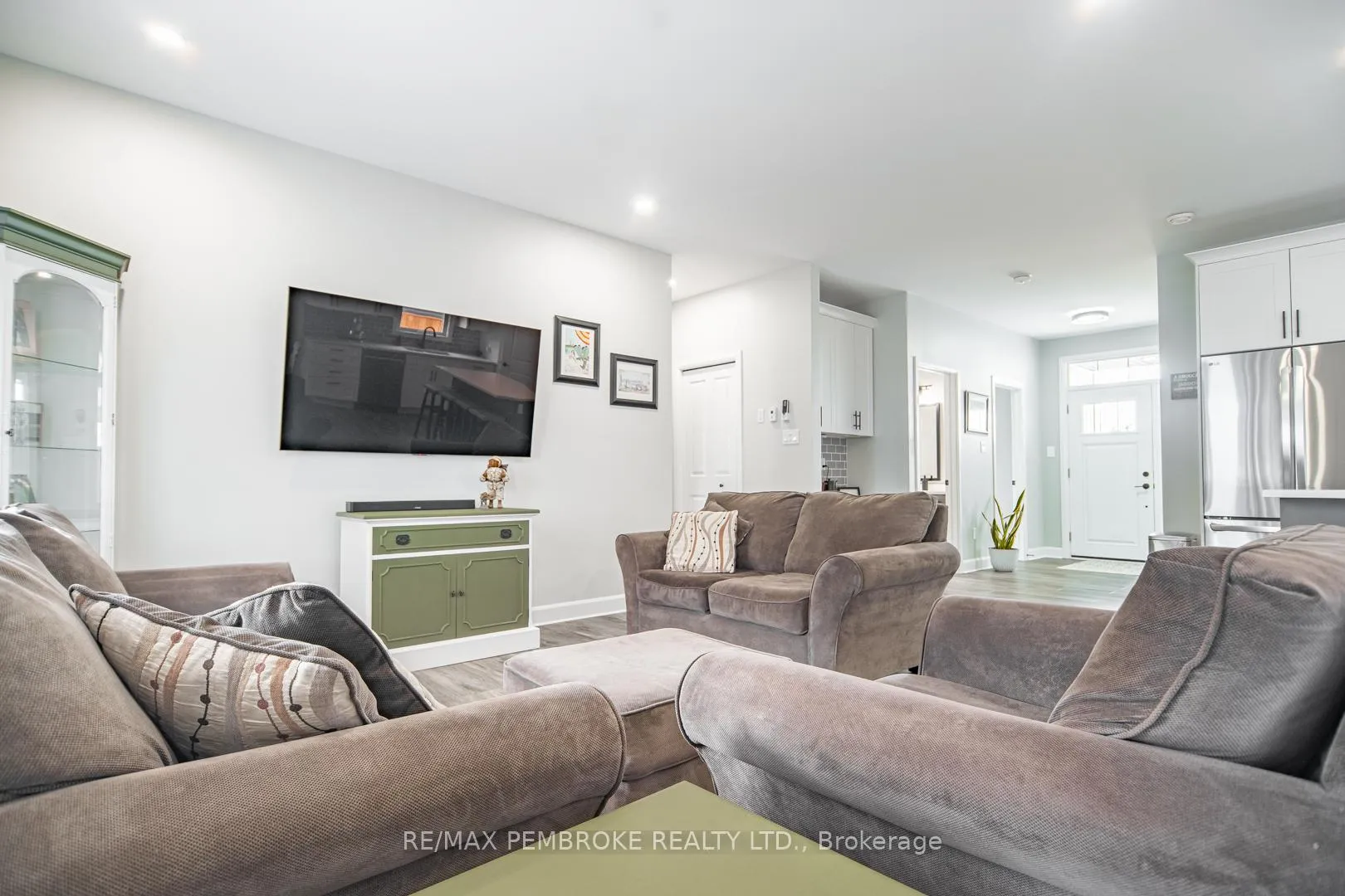 Photo 19 of 33 Durant Street, Petawawa — HOMEH