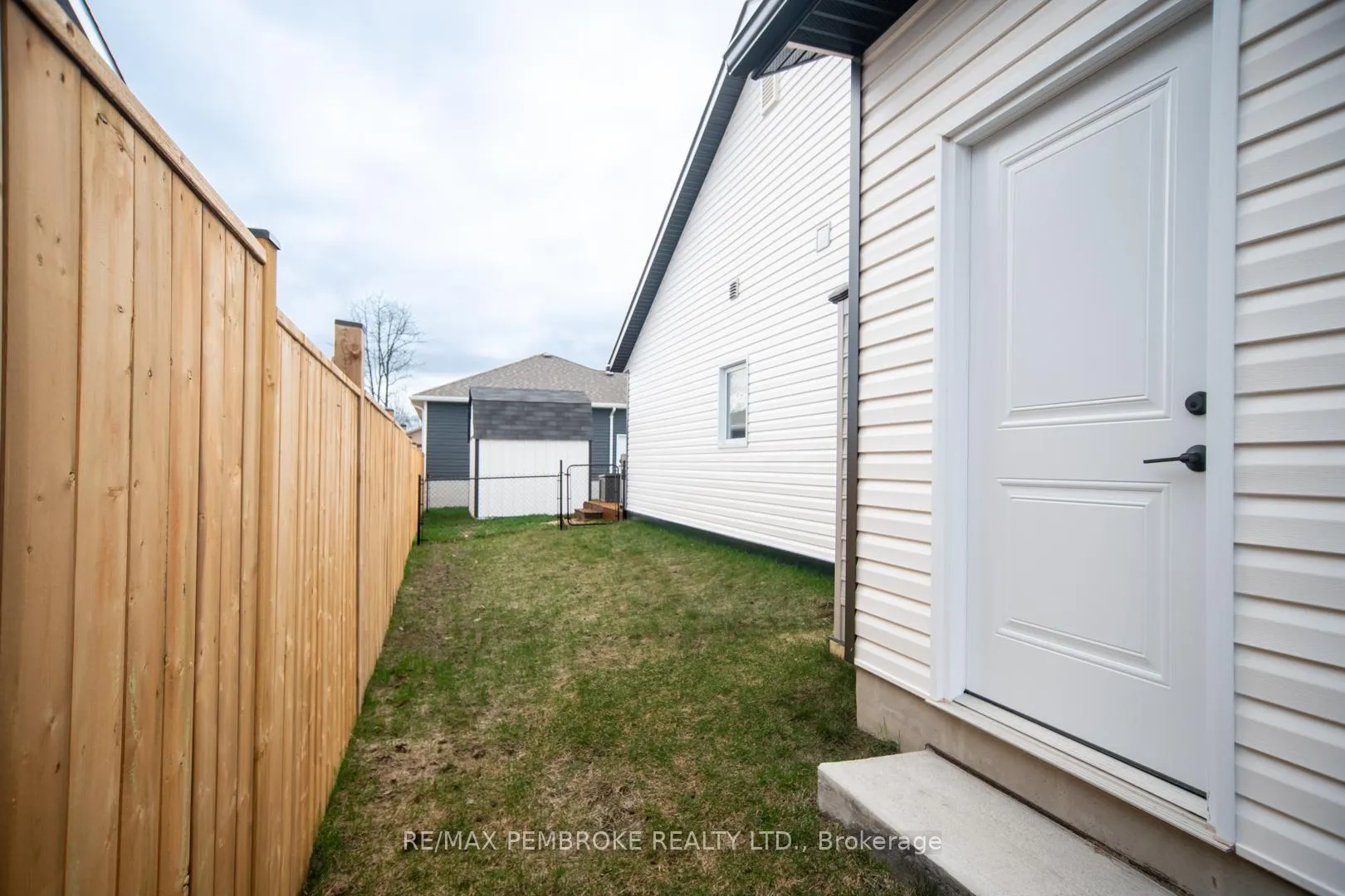 Photo 33 of 33 Durant Street, Petawawa — HOMEH