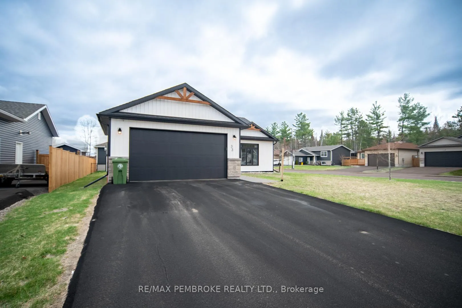 Photo 42 of 33 Durant Street, Petawawa — HOMEH