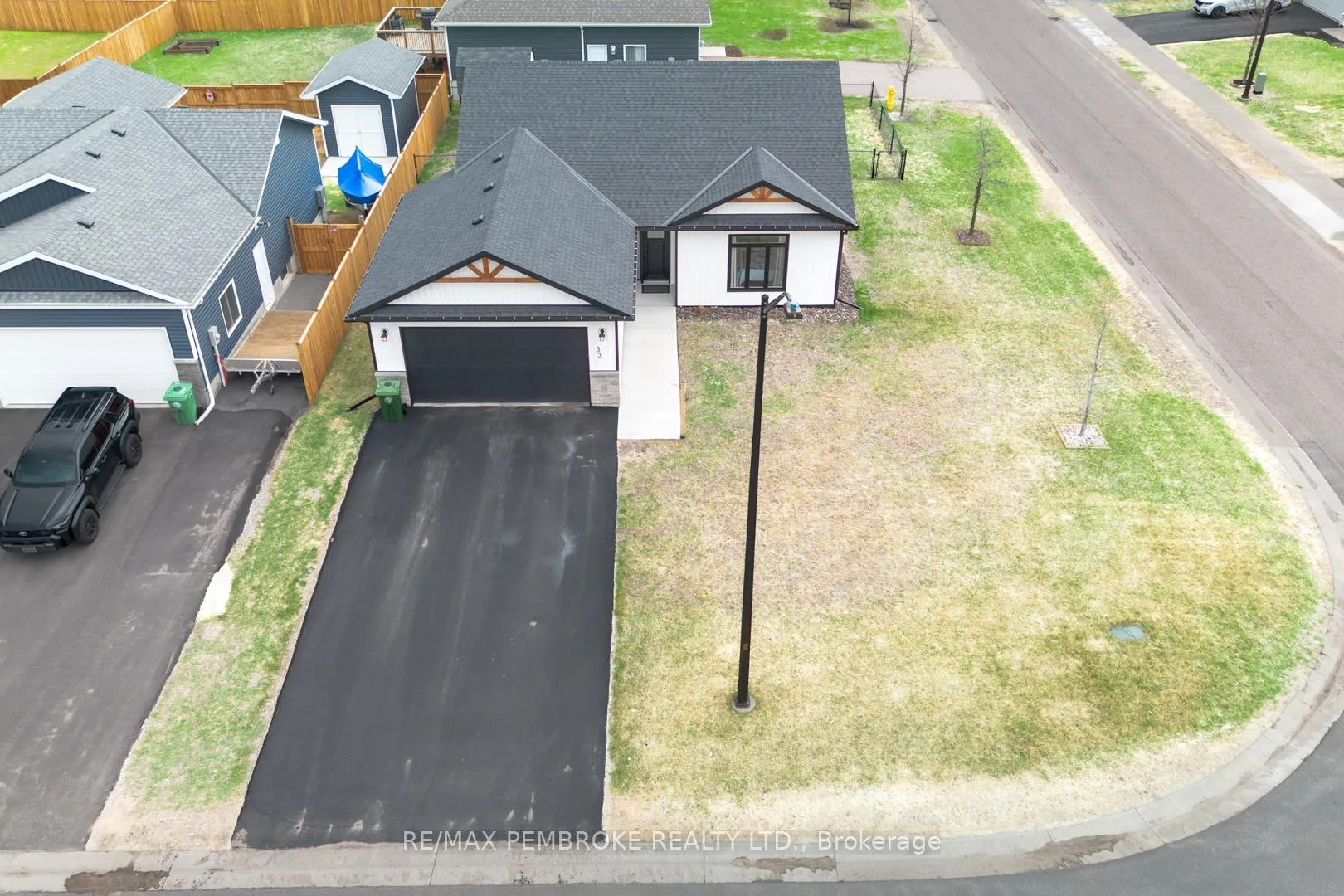 Photo 43 of 33 Durant Street, Petawawa — HOMEH