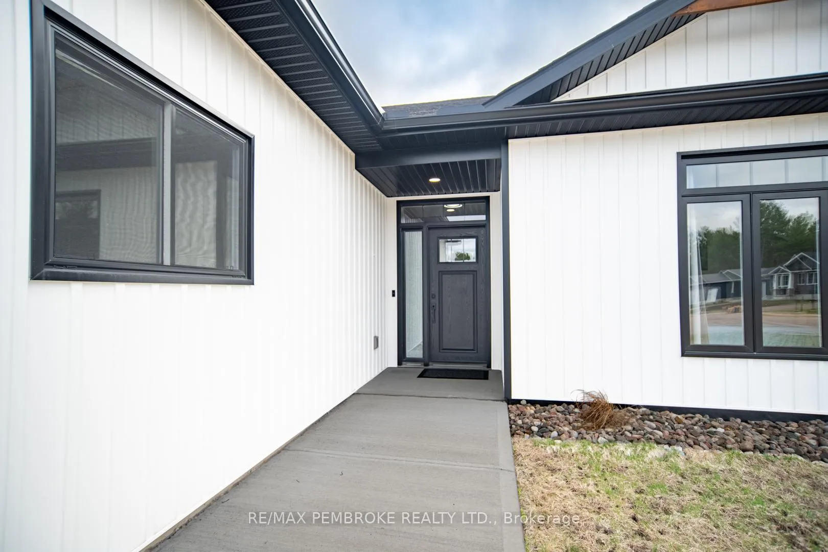 Photo 45 of 33 Durant Street, Petawawa — HOMEH