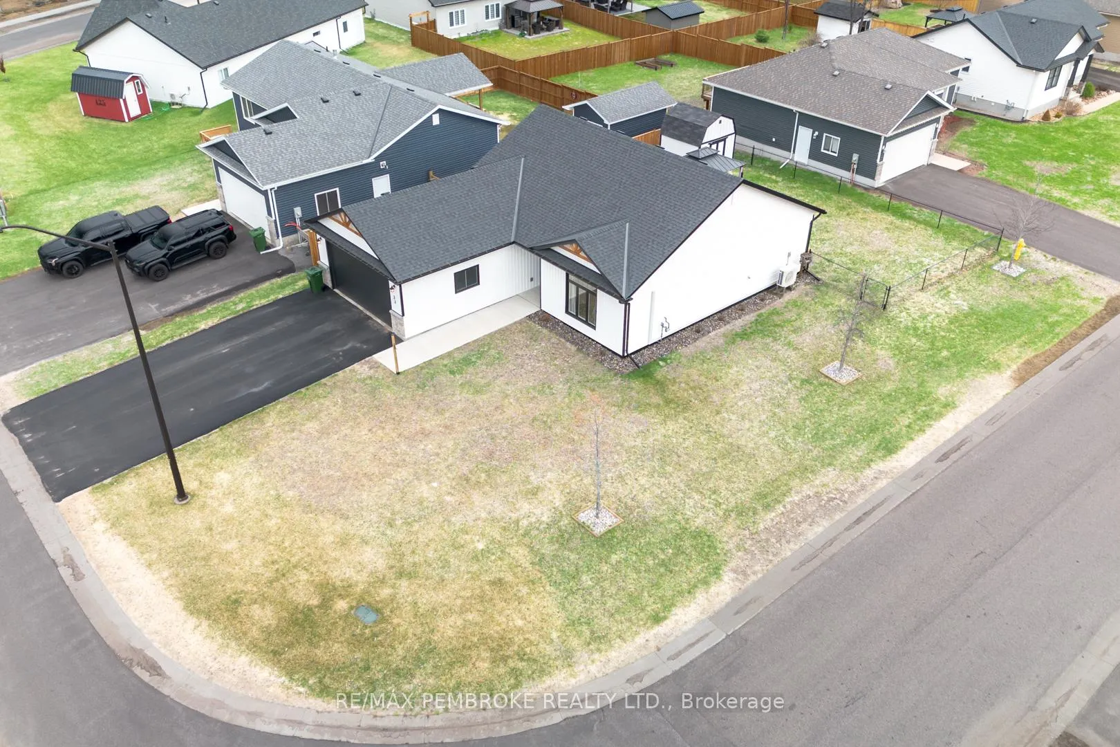 Photo 46 of 33 Durant Street, Petawawa — HOMEH