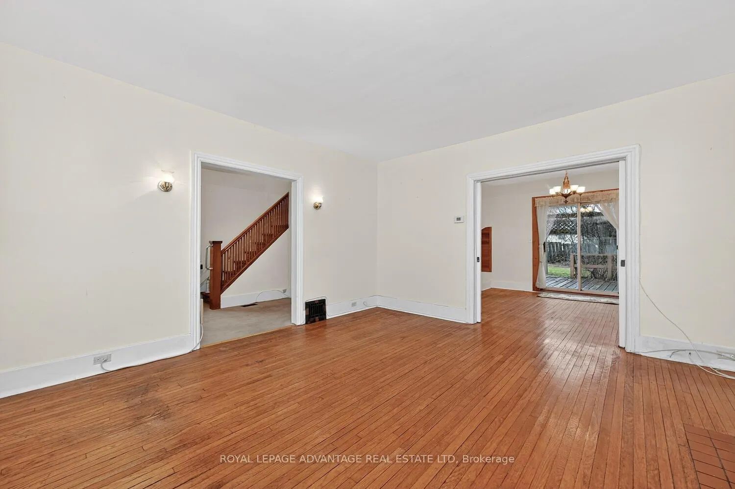 Photo 10 of 21 Gladstone Avenue, Smiths Falls — HOMEH