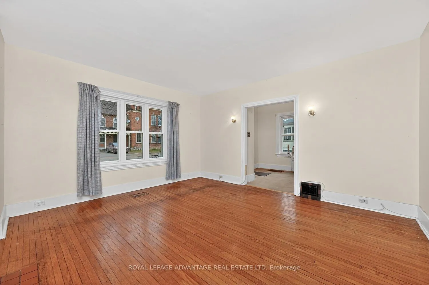 Photo 11 of 21 Gladstone Avenue, Smiths Falls — HOMEH