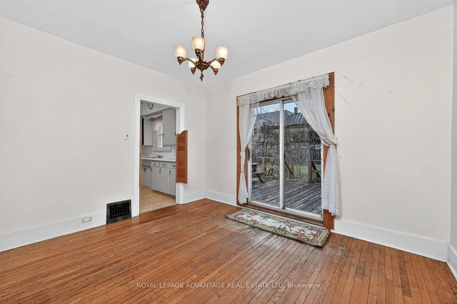 Photo 12 of 21 Gladstone Avenue, Smiths Falls — HOMEH