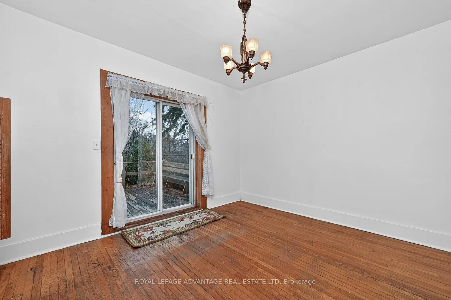 Photo 13 of 21 Gladstone Avenue, Smiths Falls — HOMEH