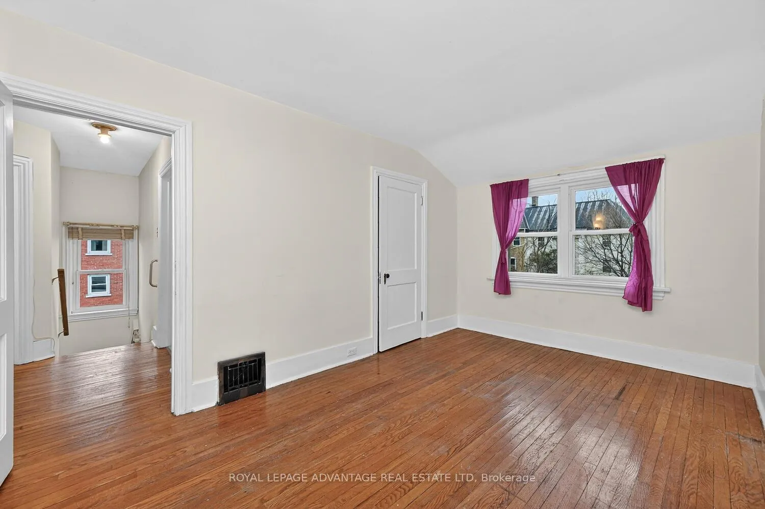 Photo 14 of 21 Gladstone Avenue, Smiths Falls — HOMEH
