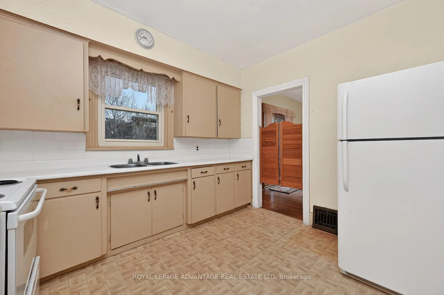 Photo 16 of 21 Gladstone Avenue, Smiths Falls — HOMEH