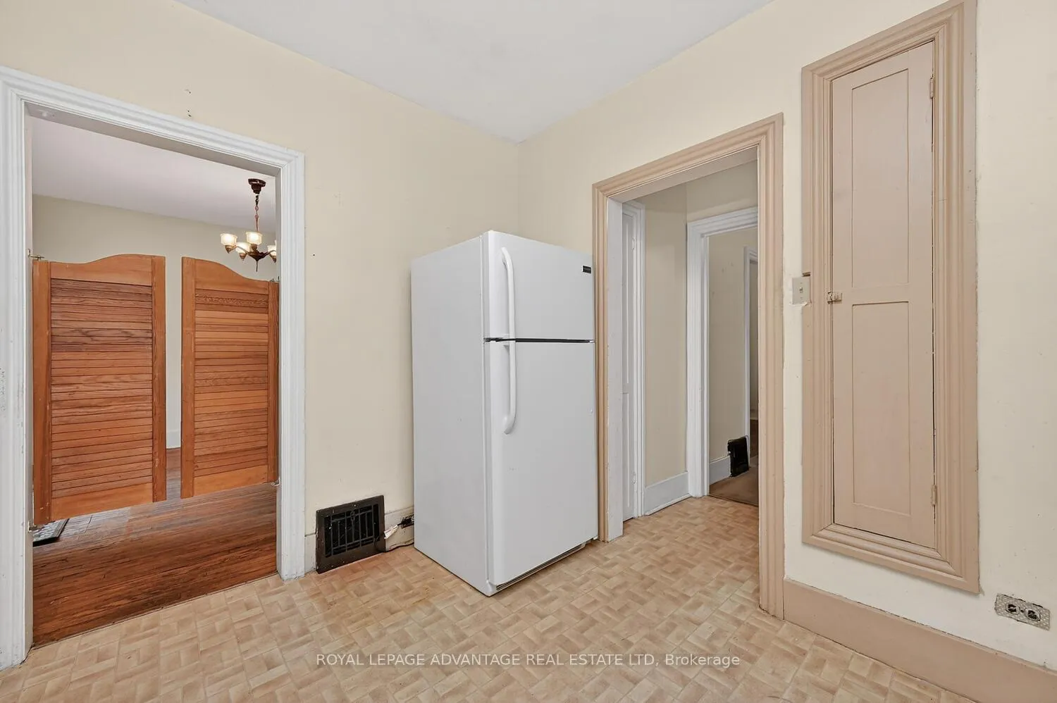 Photo 17 of 21 Gladstone Avenue, Smiths Falls — HOMEH