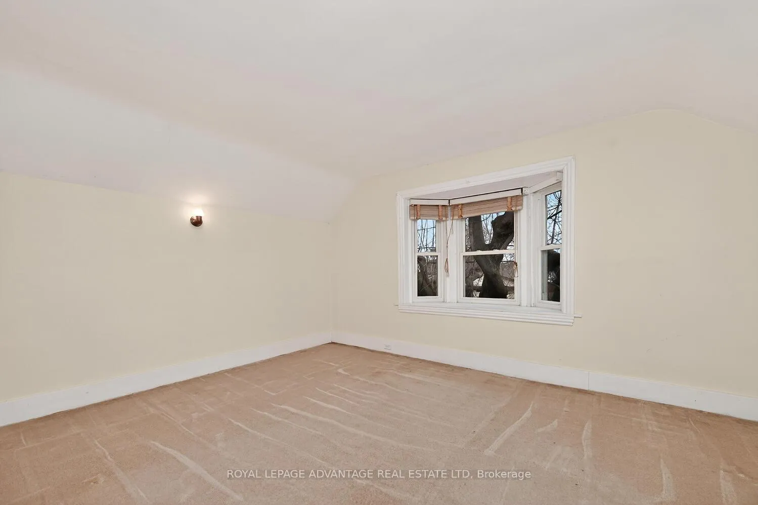 Photo 18 of 21 Gladstone Avenue, Smiths Falls — HOMEH