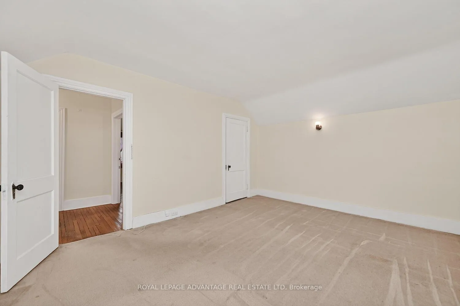 Photo 19 of 21 Gladstone Avenue, Smiths Falls — HOMEH