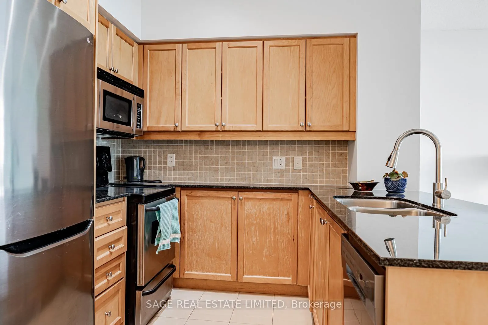 Photo 6 of Unit 1205, 319 Merton Street, Toronto, Mount Pleasant West — HOMEH