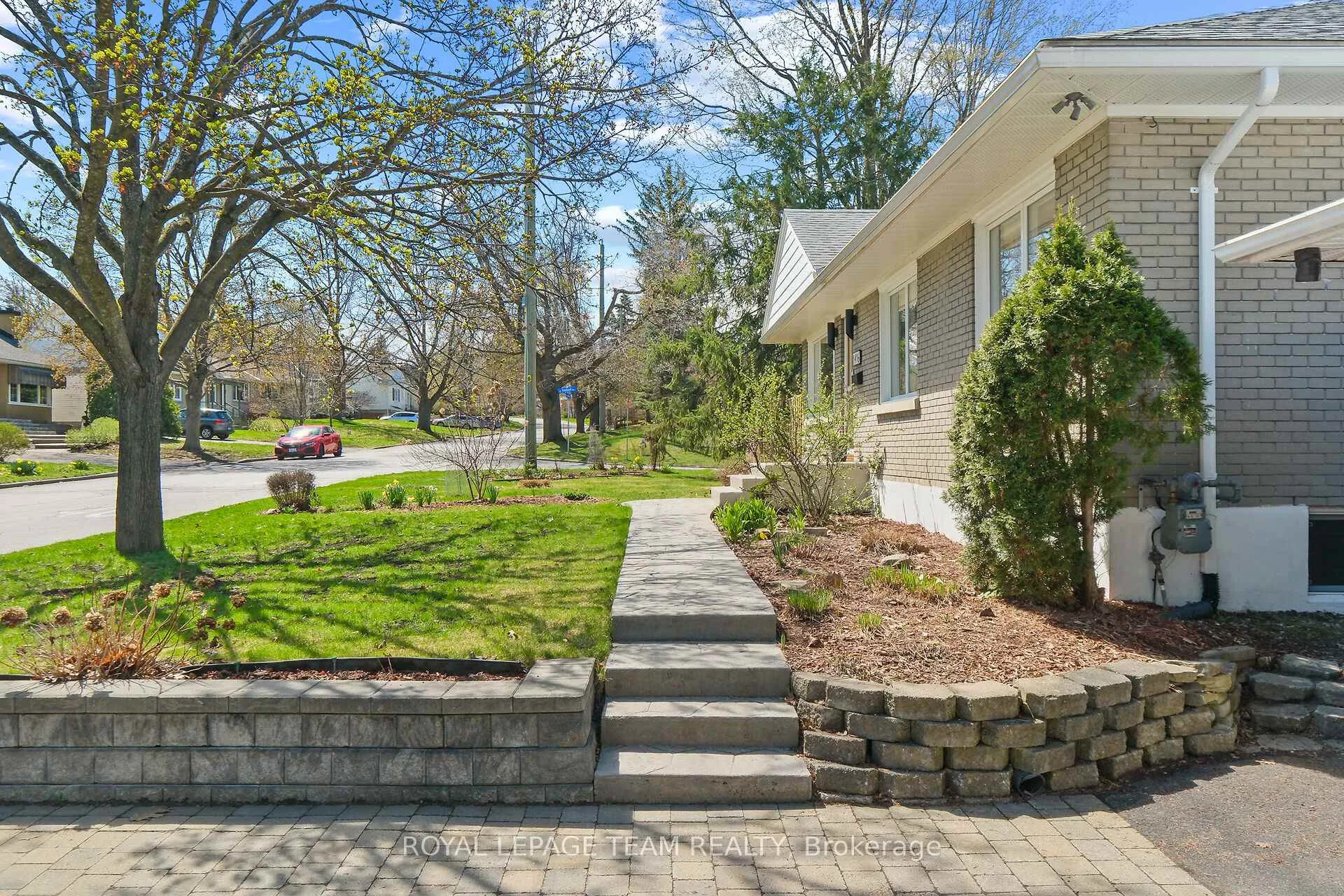 Photo 3 of 1416 Cavendish Road, Ottawa, Applewood Acres — HOMEH