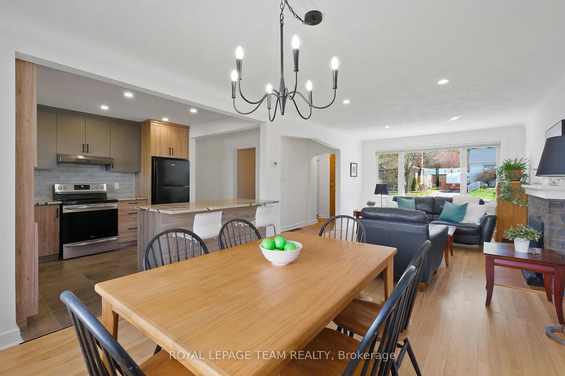 Photo 8 of 1416 Cavendish Road, Ottawa, Applewood Acres — HOMEH