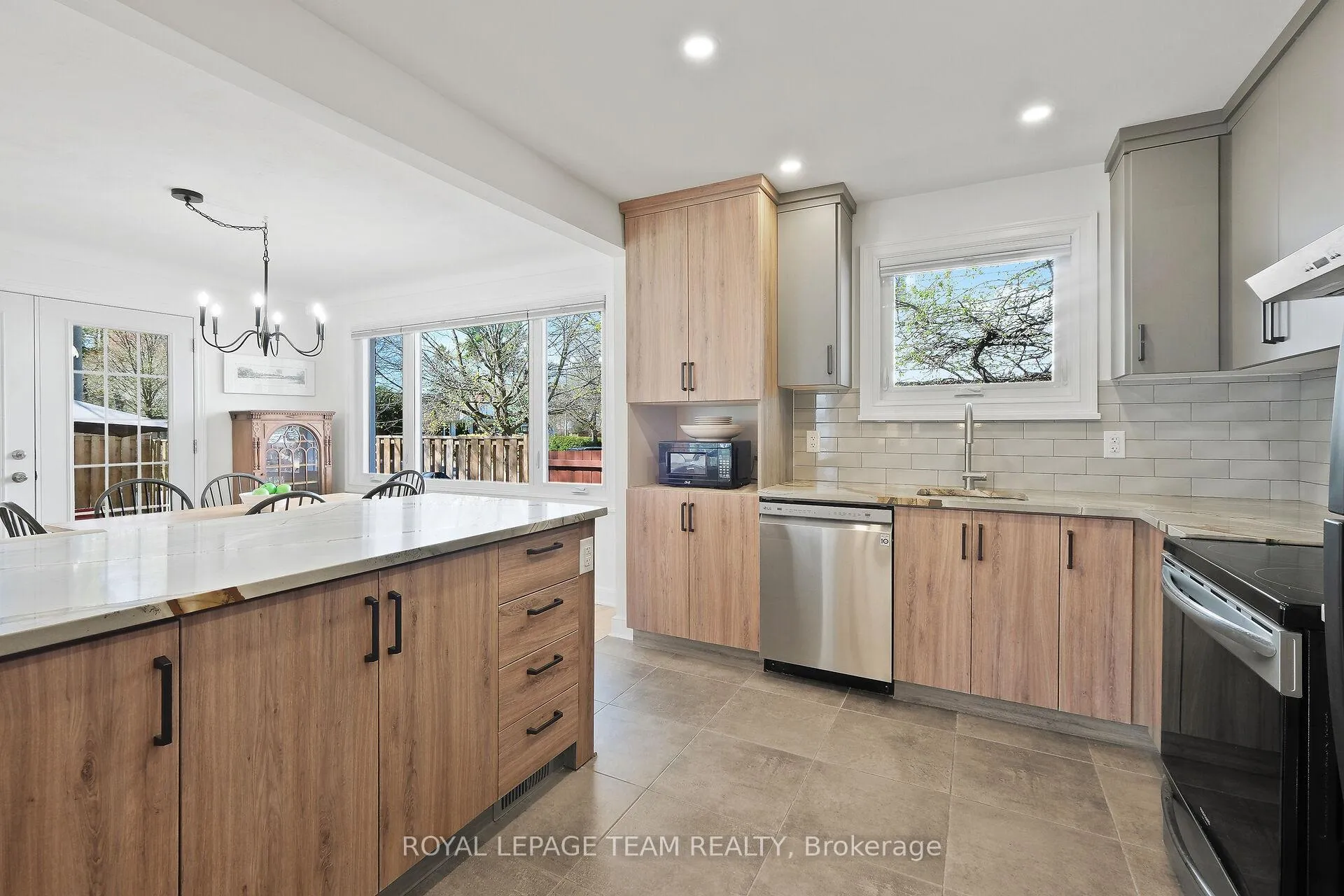 Photo 11 of 1416 Cavendish Road, Ottawa, Applewood Acres — HOMEH