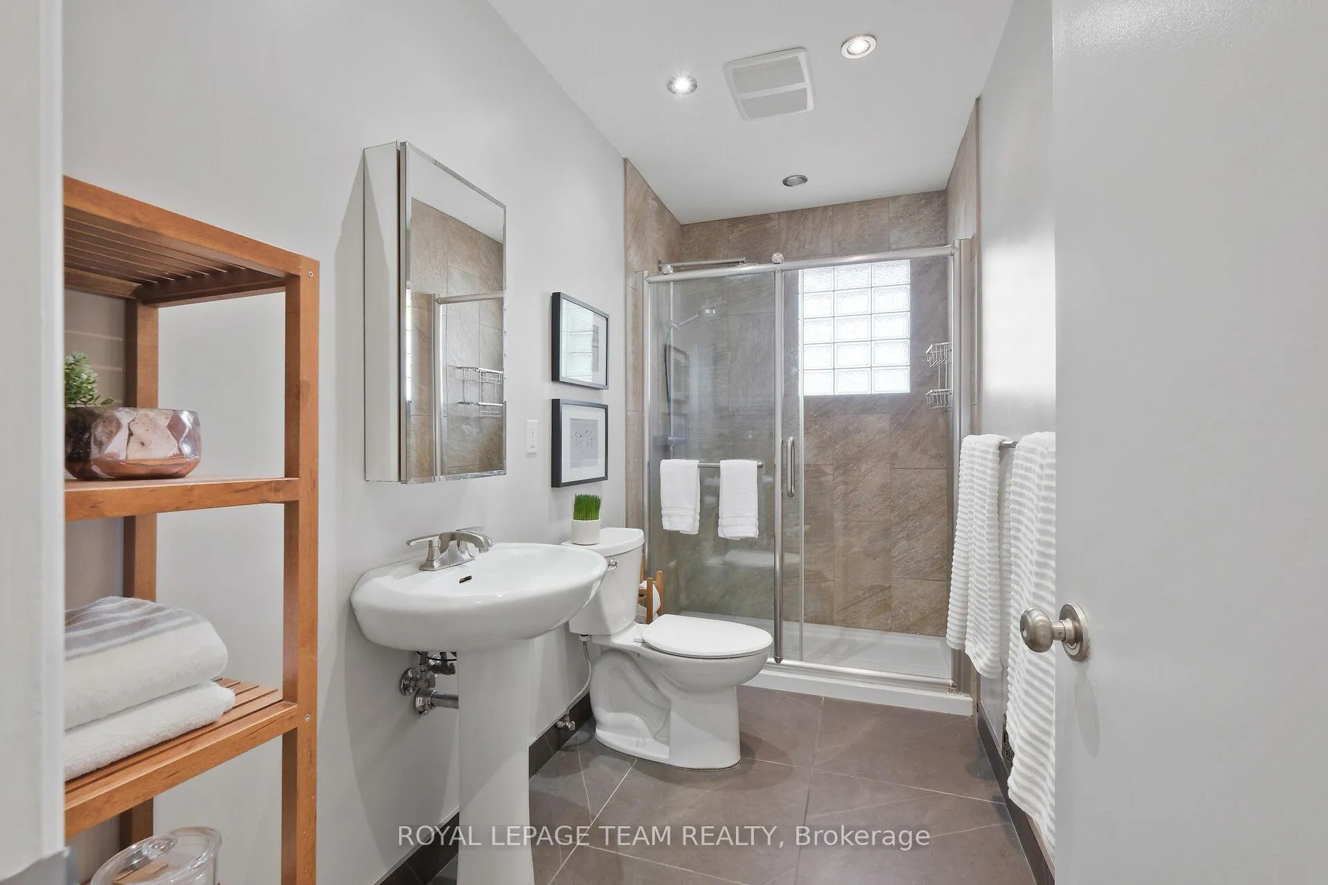 Photo 17 of 1416 Cavendish Road, Ottawa, Applewood Acres — HOMEH