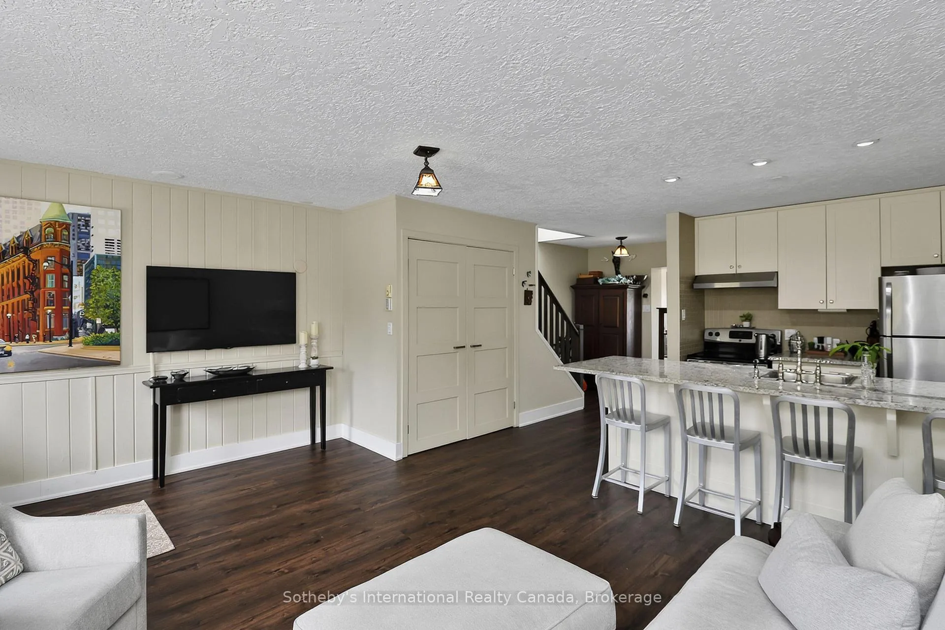 Photo 4 of Unit 10, 139 Lakeshore Road E, Blue Mountains — HOMEH
