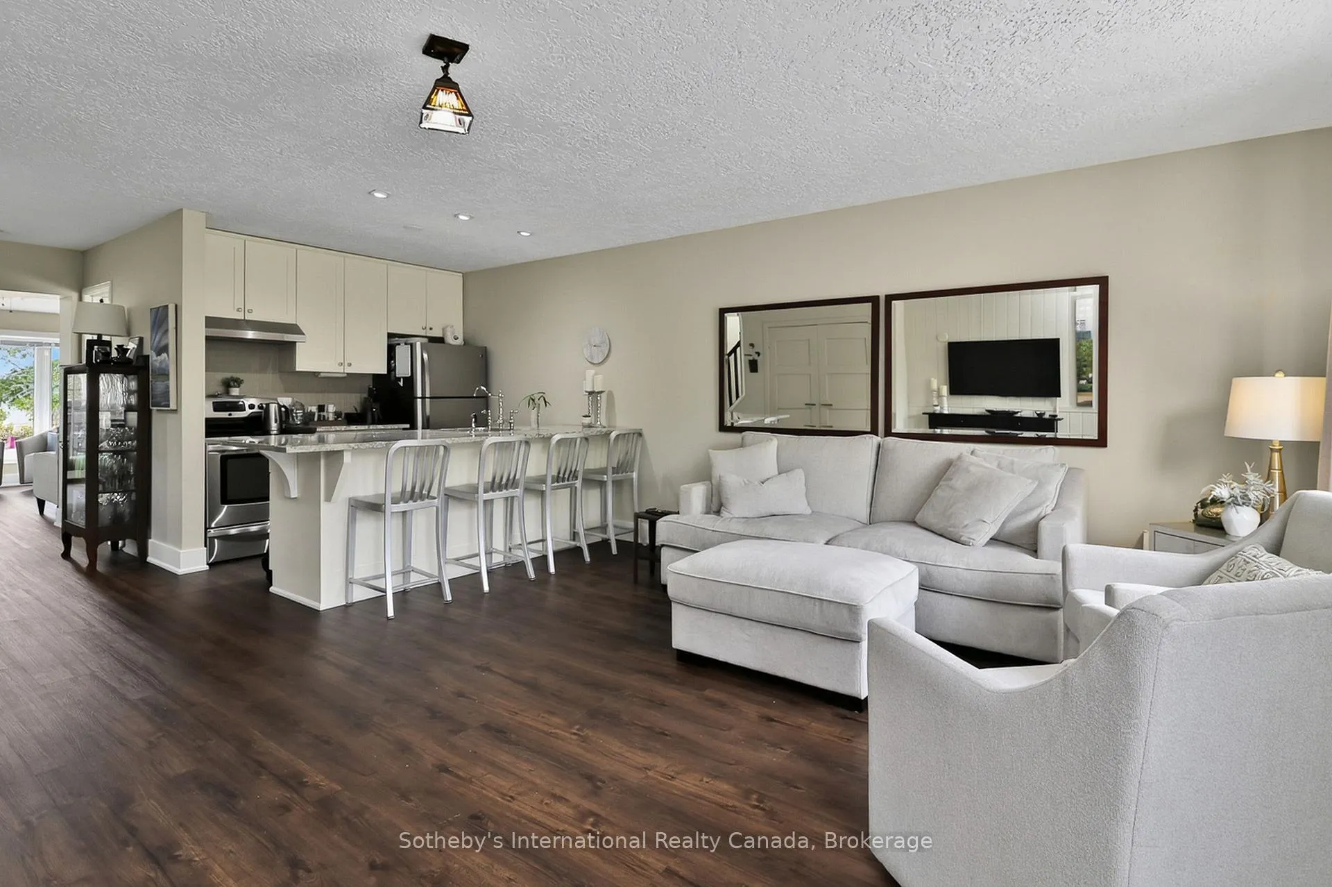 Photo 5 of Unit 10, 139 Lakeshore Road E, Blue Mountains — HOMEH