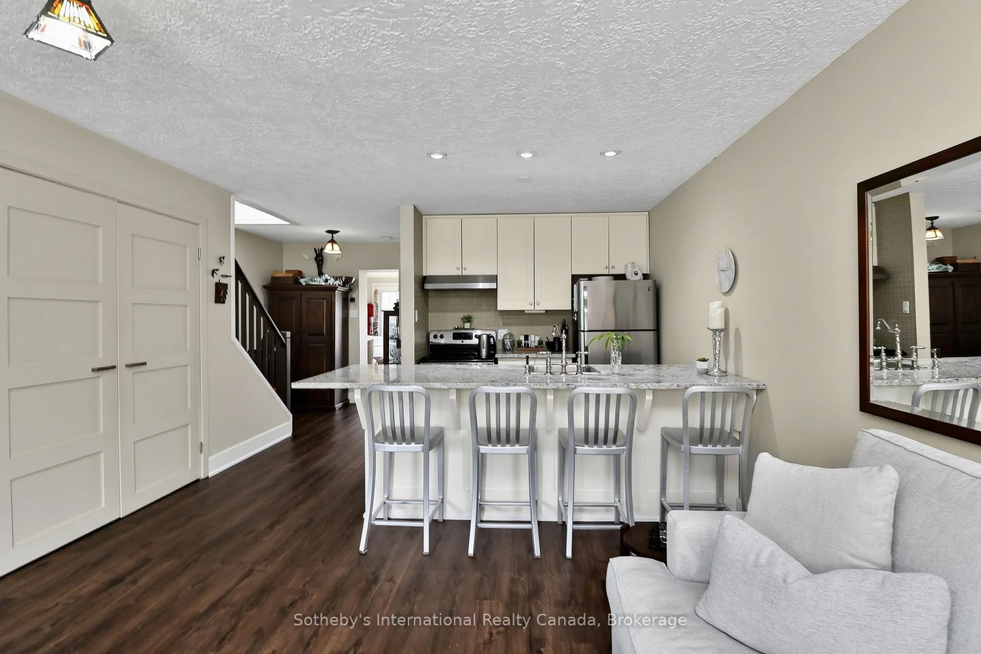 Photo 6 of Unit 10, 139 Lakeshore Road E, Blue Mountains — HOMEH