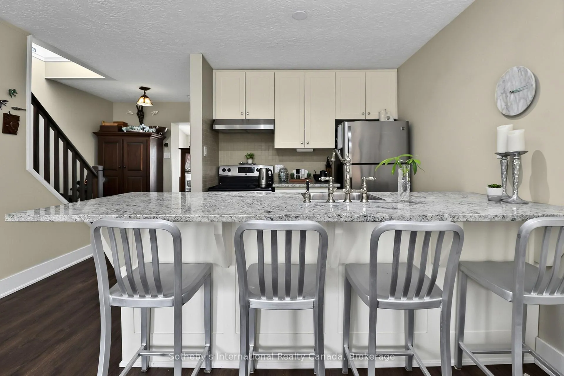 Photo 7 of Unit 10, 139 Lakeshore Road E, Blue Mountains — HOMEH