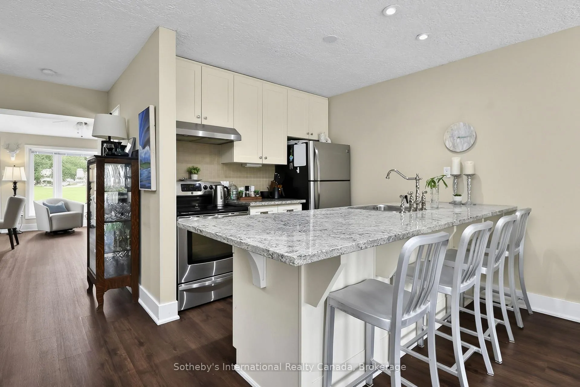 Photo 8 of Unit 10, 139 Lakeshore Road E, Blue Mountains — HOMEH
