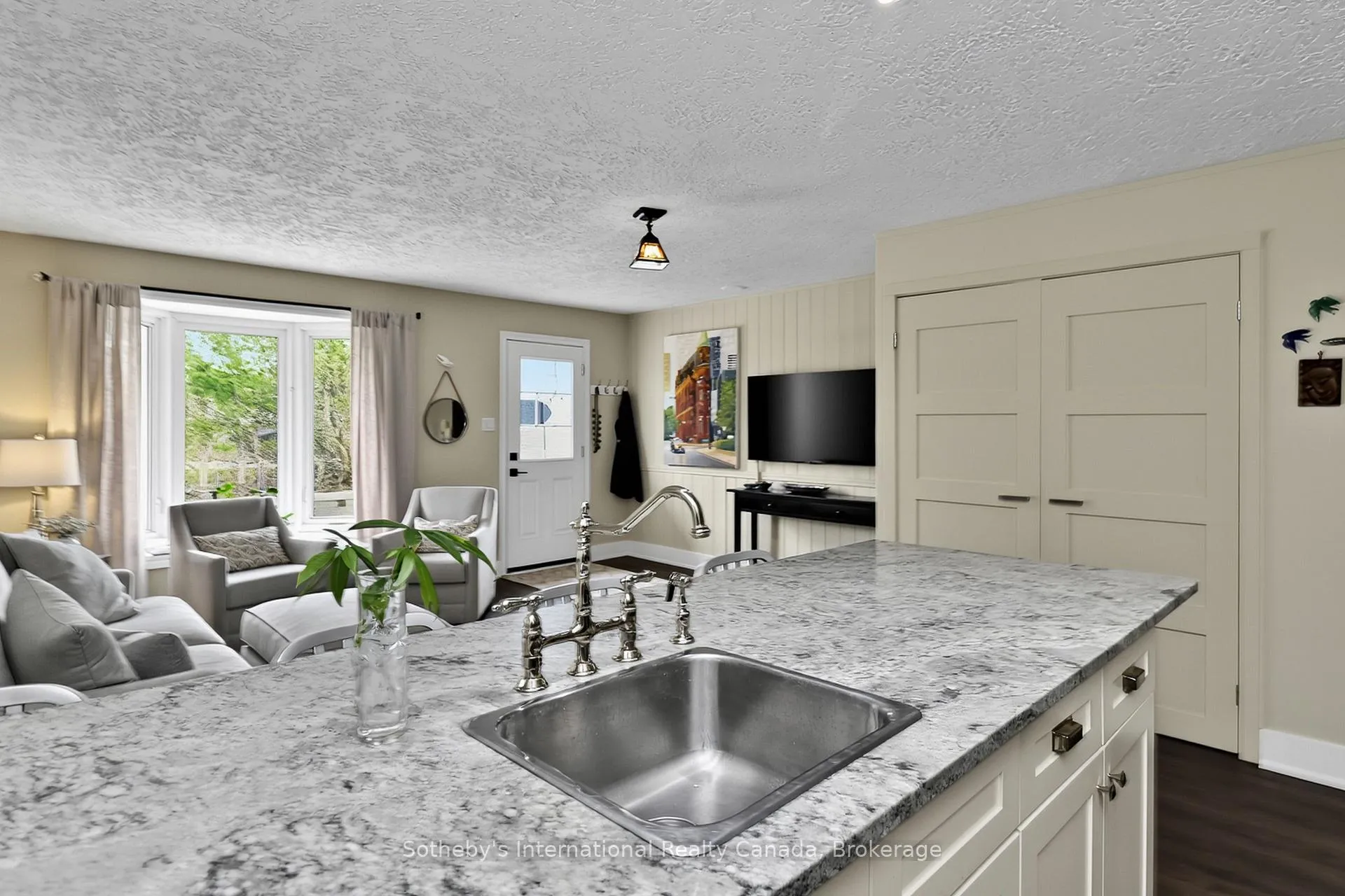 Photo 10 of Unit 10, 139 Lakeshore Road E, Blue Mountains — HOMEH