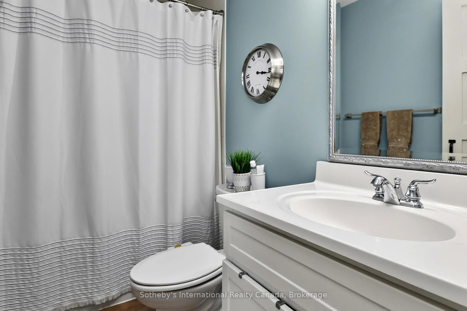 Photo 11 of Unit 10, 139 Lakeshore Road E, Blue Mountains — HOMEH