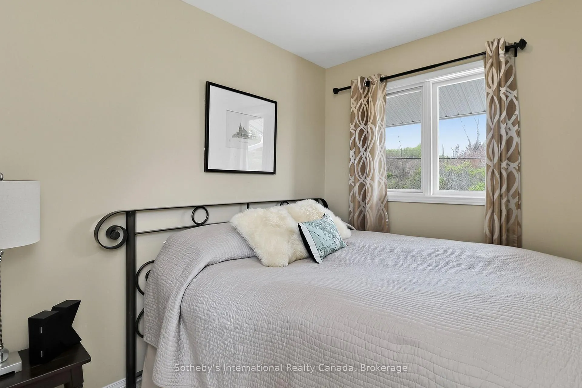 Photo 19 of Unit 10, 139 Lakeshore Road E, Blue Mountains — HOMEH
