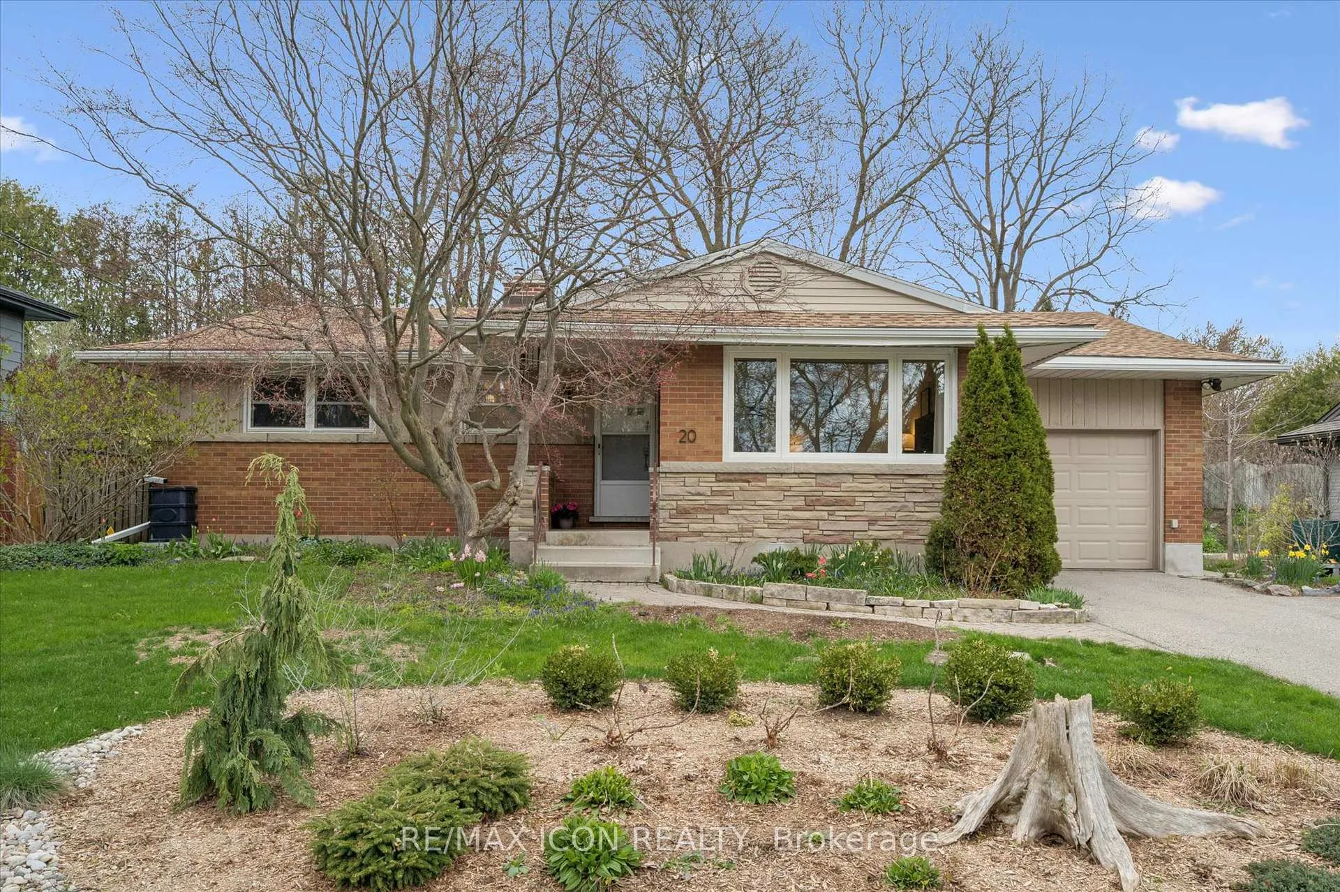 Photo 1 of 20 Katherine Crescent, Kitchener — HOMEH