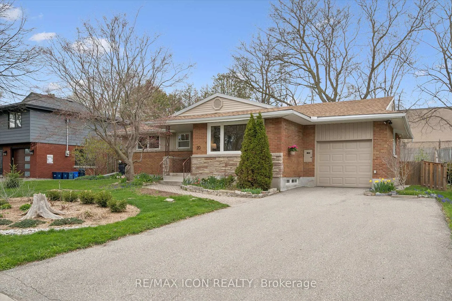 Photo 2 of 20 Katherine Crescent, Kitchener — HOMEH
