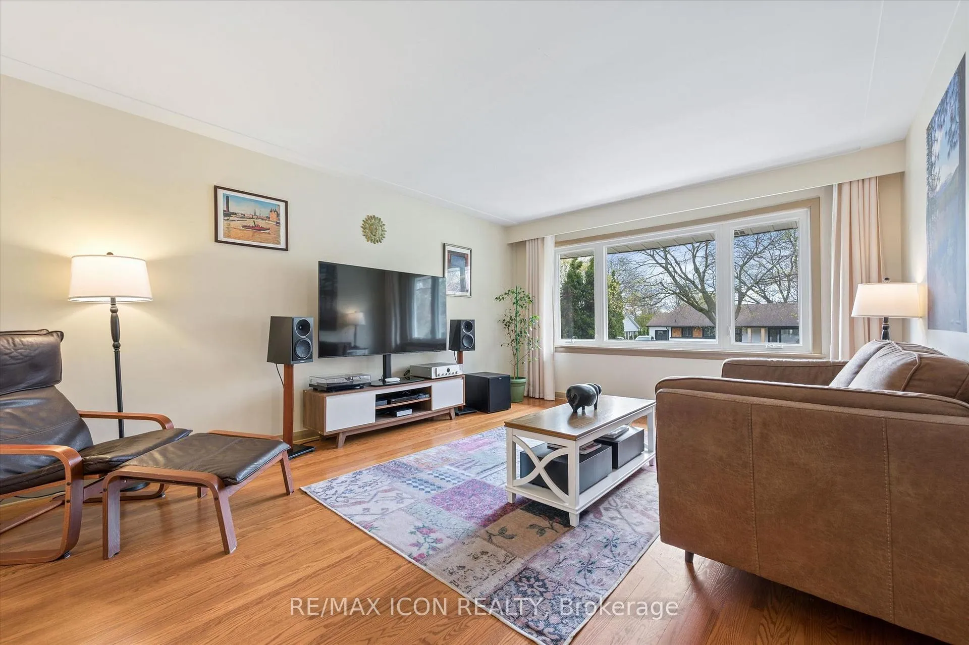 Photo 3 of 20 Katherine Crescent, Kitchener — HOMEH