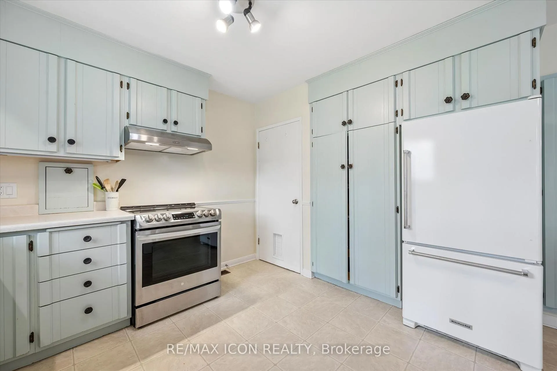 Photo 10 of 20 Katherine Crescent, Kitchener — HOMEH