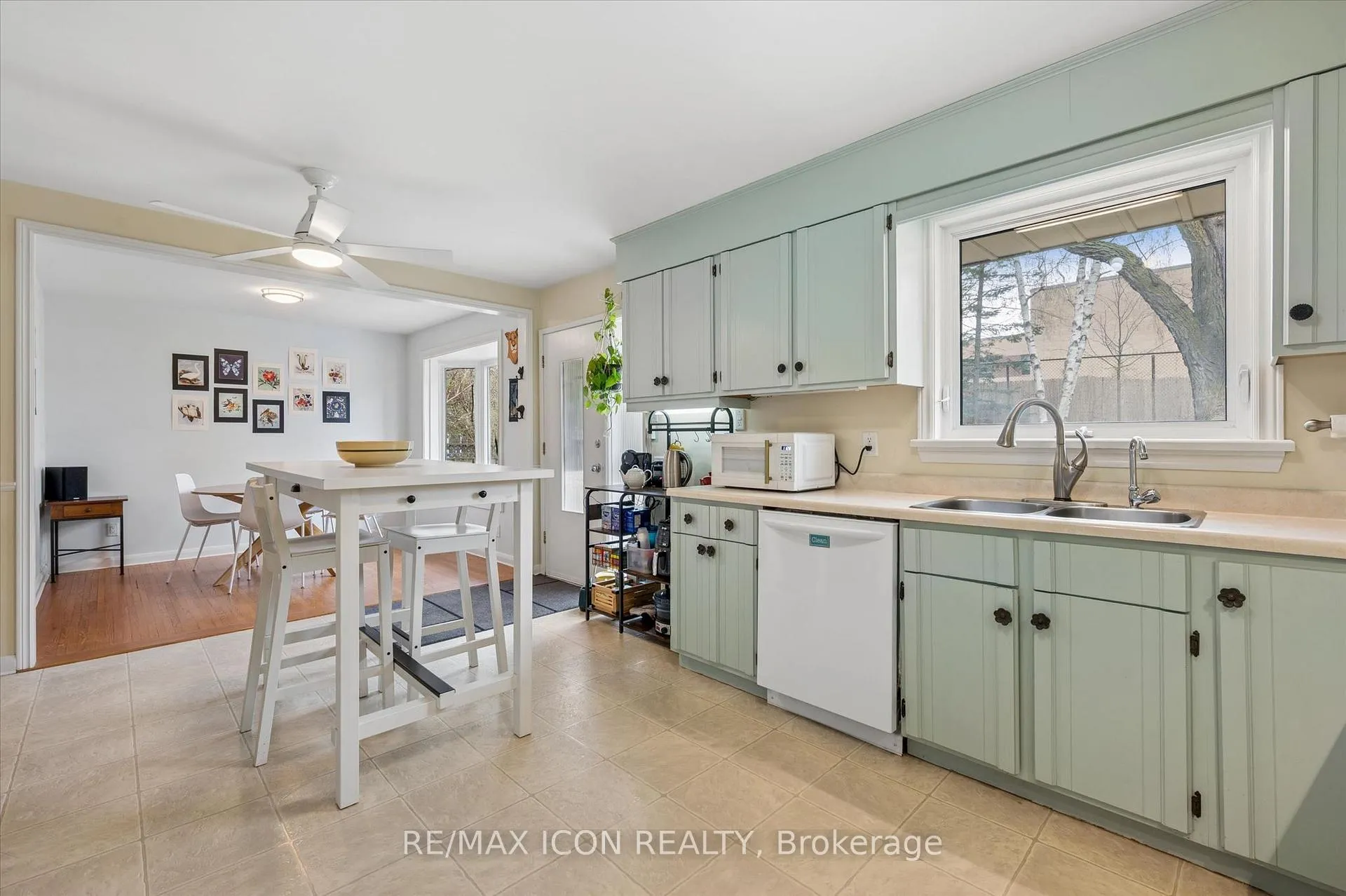 Photo 11 of 20 Katherine Crescent, Kitchener — HOMEH