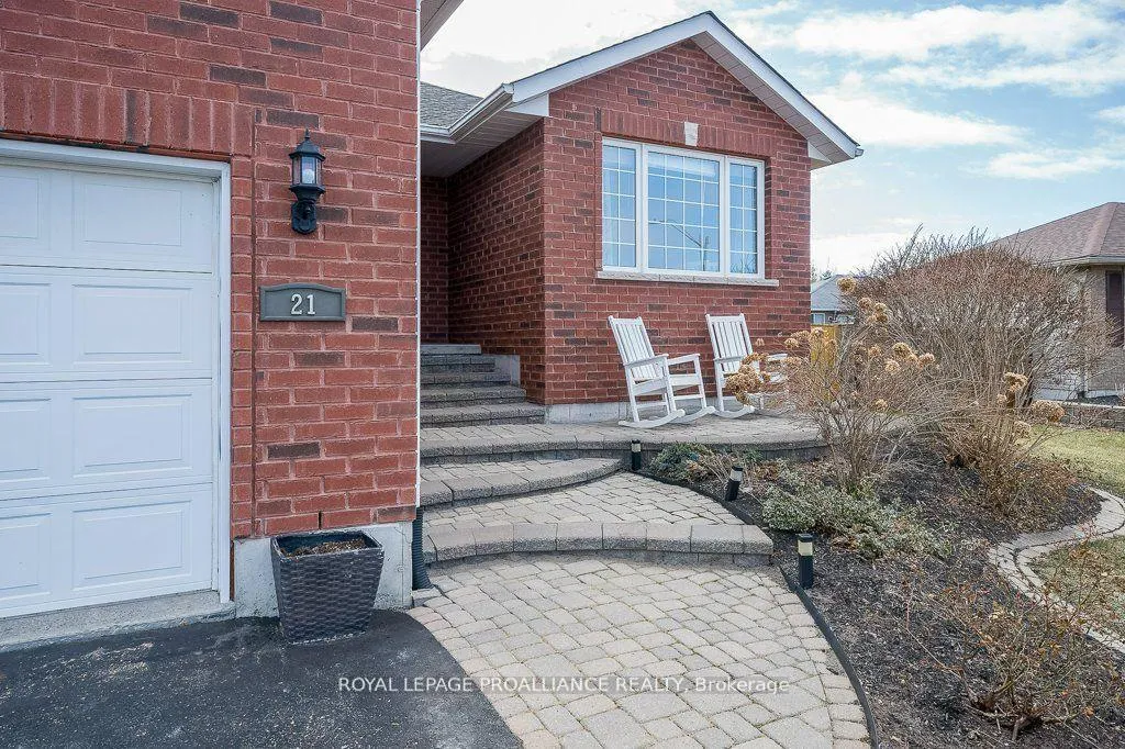 Photo 2 of 21 Forest Valley Drive, Quinte West, Frankford Ward — HOMEH
