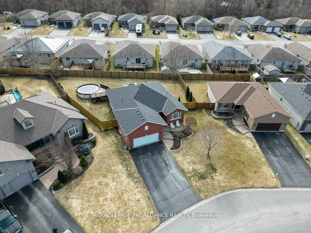 Photo 4 of 21 Forest Valley Drive, Quinte West, Frankford Ward — HOMEH