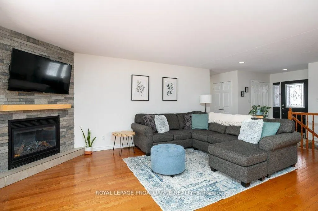 Photo 10 of 21 Forest Valley Drive, Quinte West, Frankford Ward — HOMEH