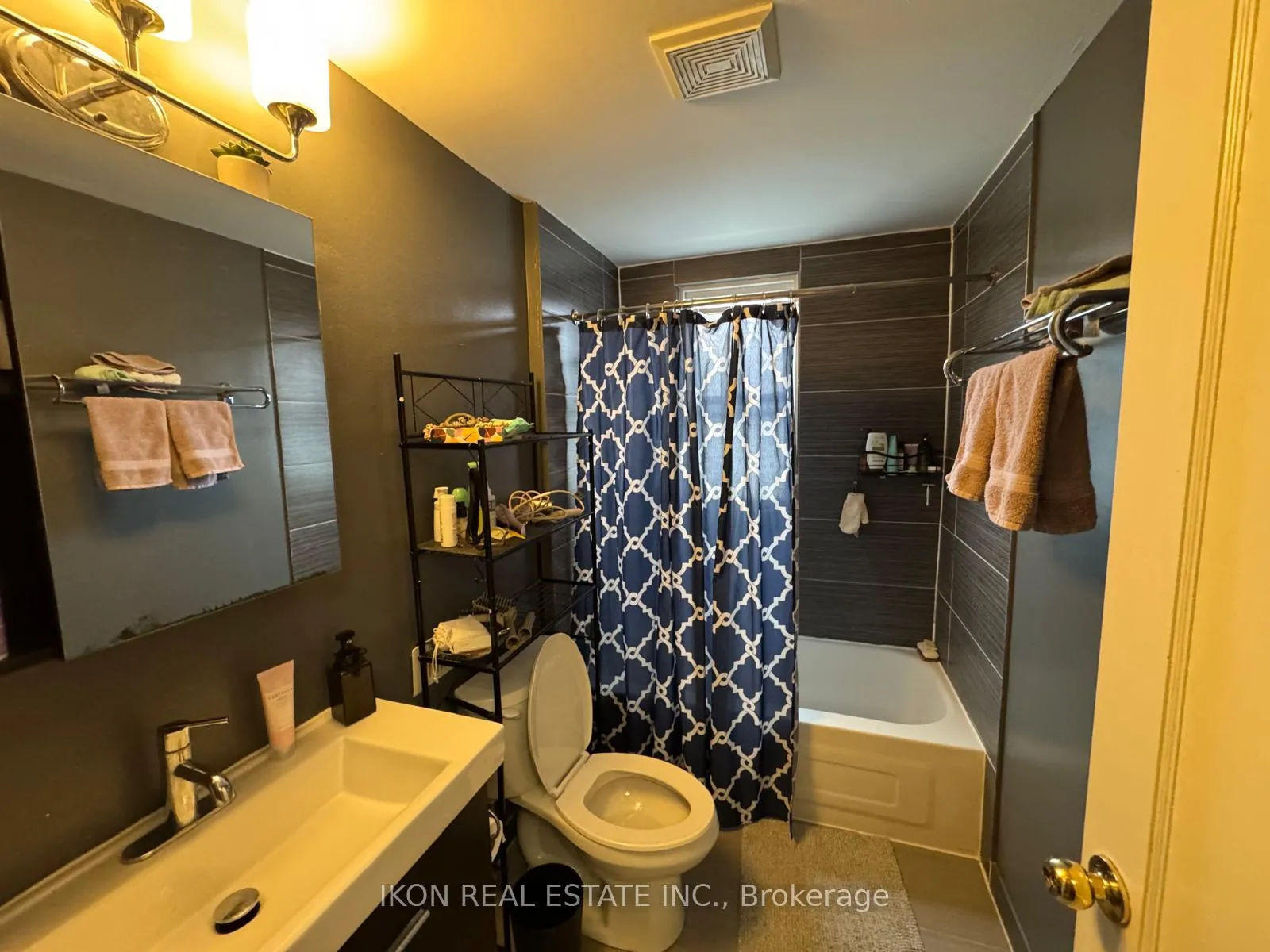 Photo 11 of 415 Coxwell Avenue, Toronto, Woodbine Corridor — HOMEH