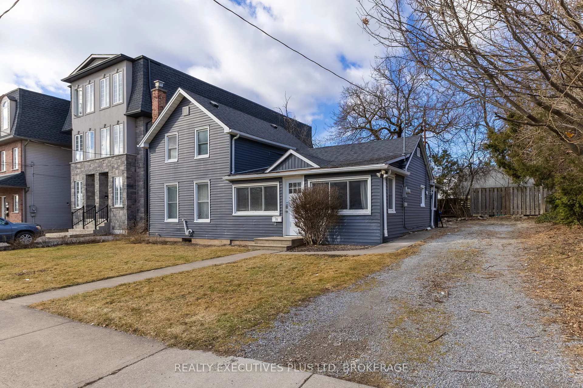 Photo 2 of 15 Chestnut Street E, St. Catharines, Oakdale — HOMEH