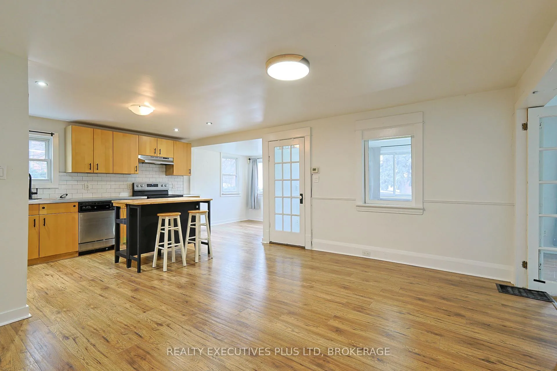 Photo 7 of 15 Chestnut Street E, St. Catharines, Oakdale — HOMEH