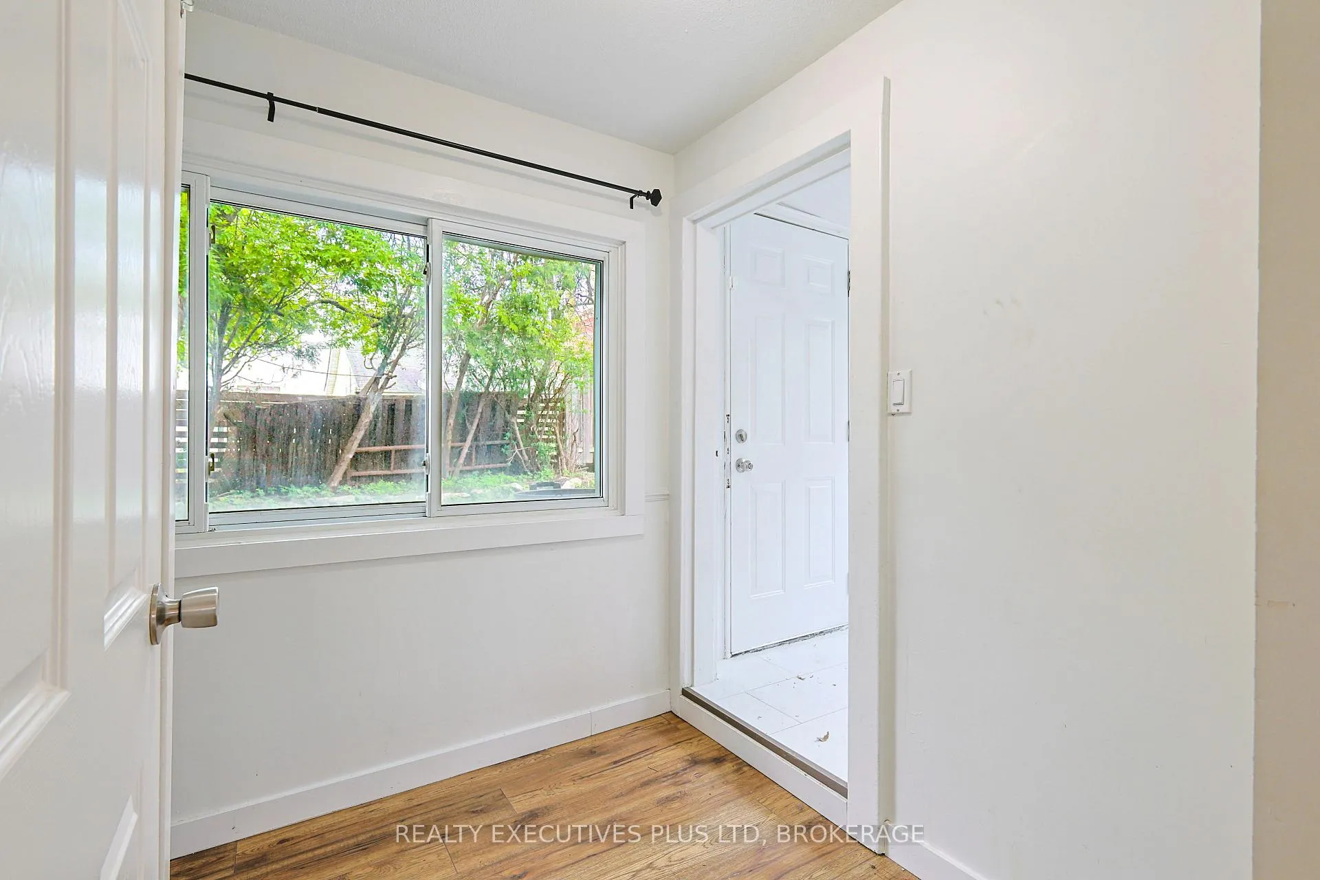 Photo 8 of 15 Chestnut Street E, St. Catharines, Oakdale — HOMEH