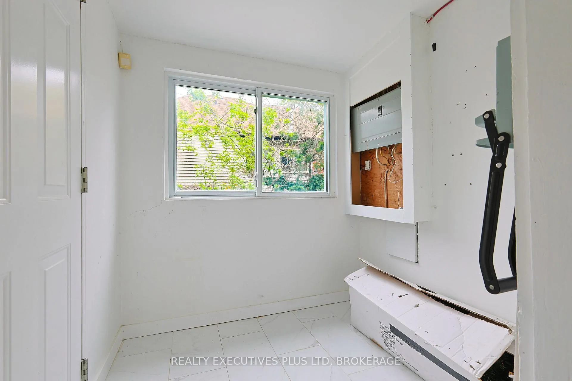 Photo 9 of 15 Chestnut Street E, St. Catharines, Oakdale — HOMEH