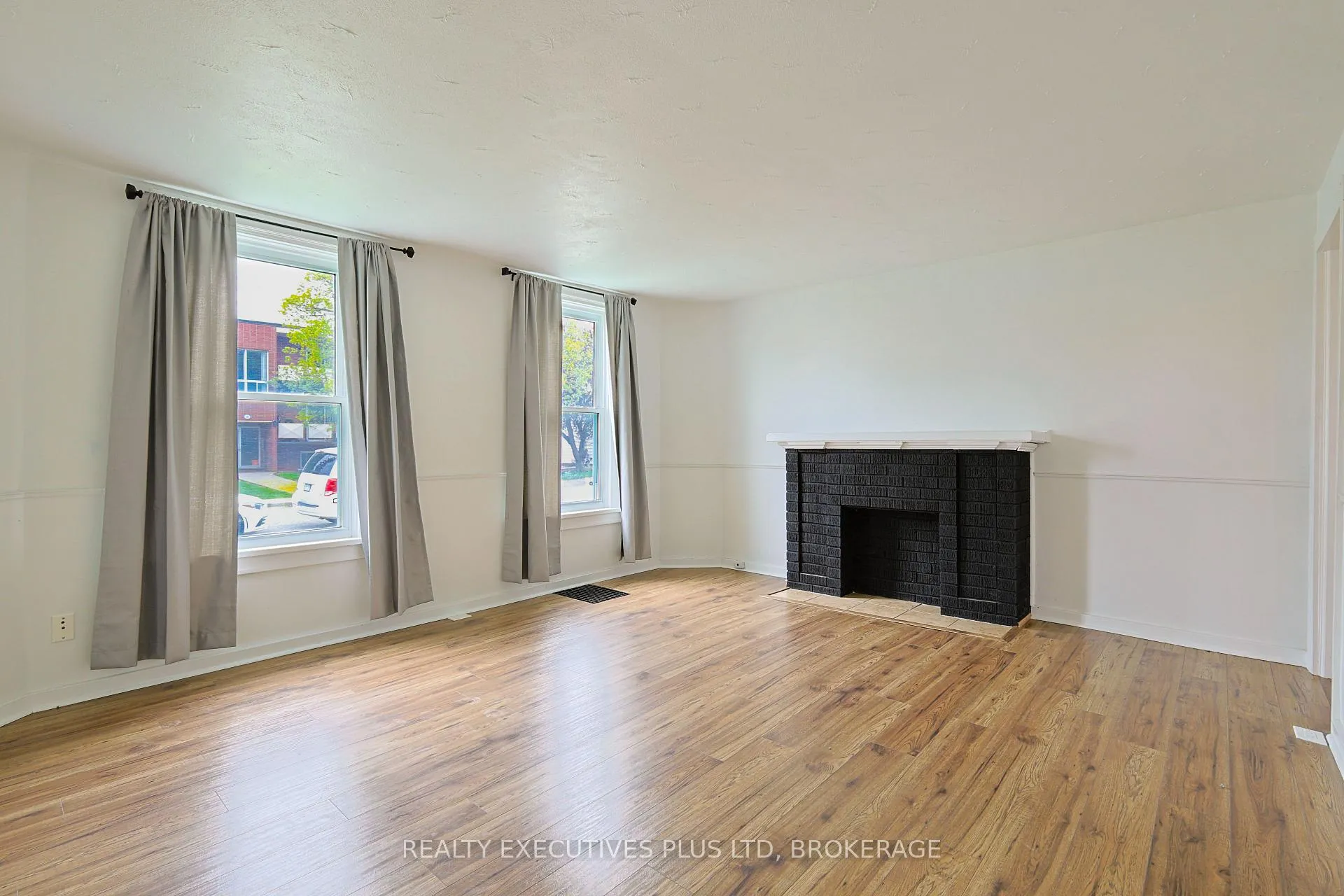 Photo 10 of 15 Chestnut Street E, St. Catharines, Oakdale — HOMEH