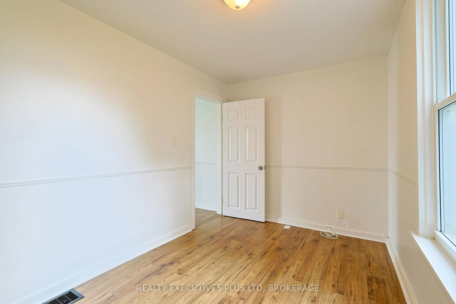 Photo 13 of 15 Chestnut Street E, St. Catharines, Oakdale — HOMEH