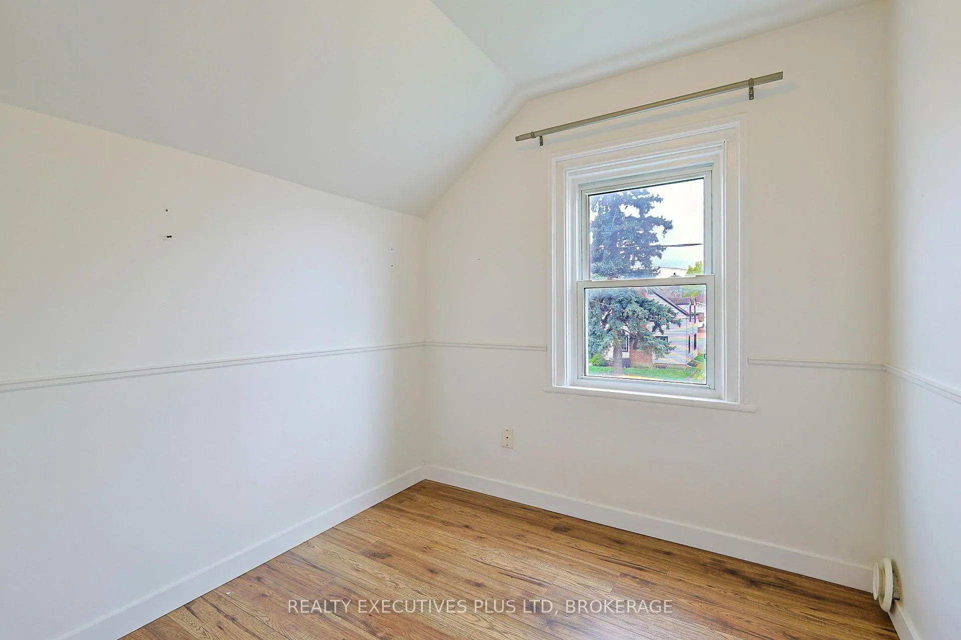 Photo 17 of 15 Chestnut Street E, St. Catharines, Oakdale — HOMEH