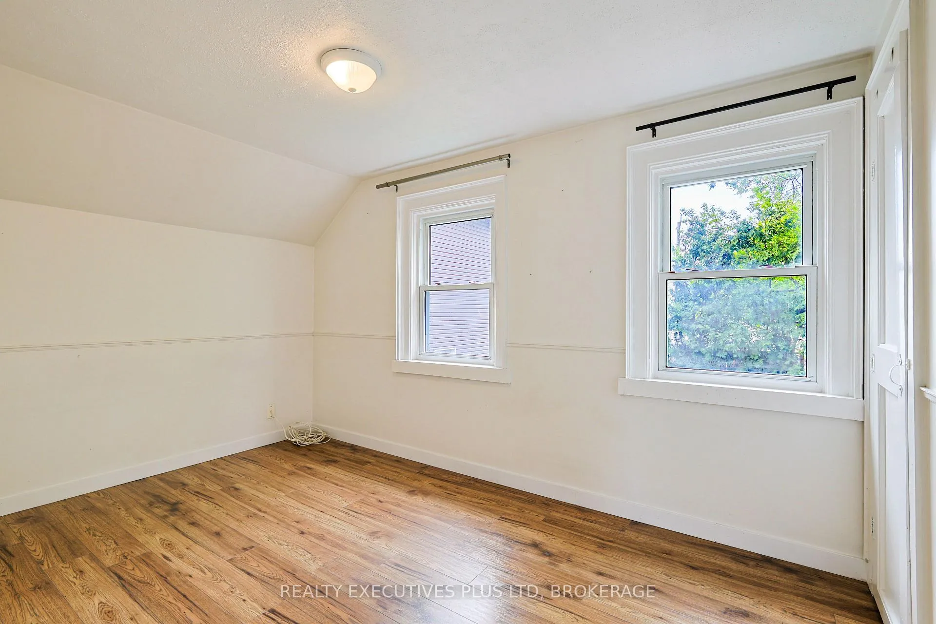 Photo 18 of 15 Chestnut Street E, St. Catharines, Oakdale — HOMEH