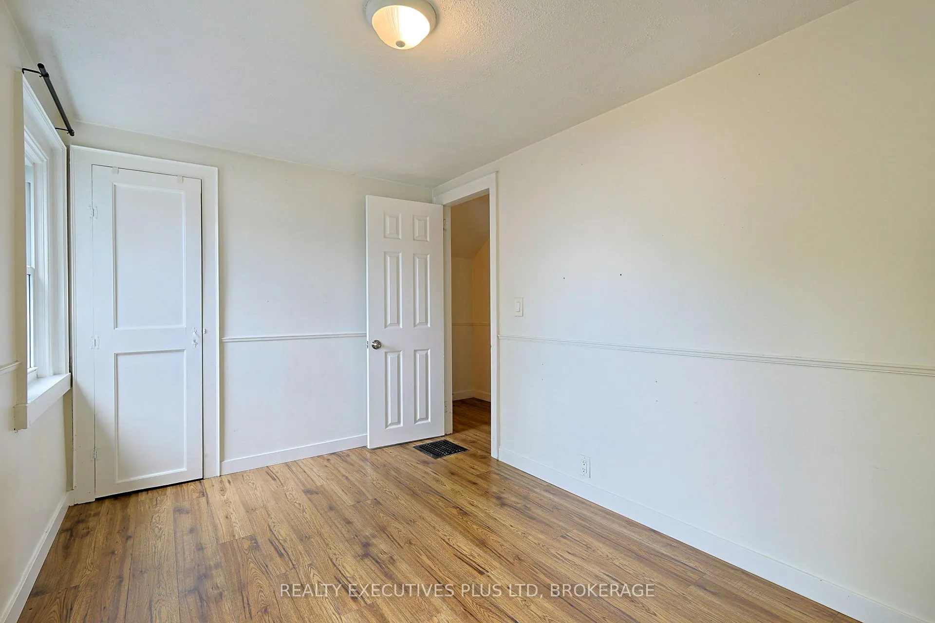 Photo 19 of 15 Chestnut Street E, St. Catharines, Oakdale — HOMEH