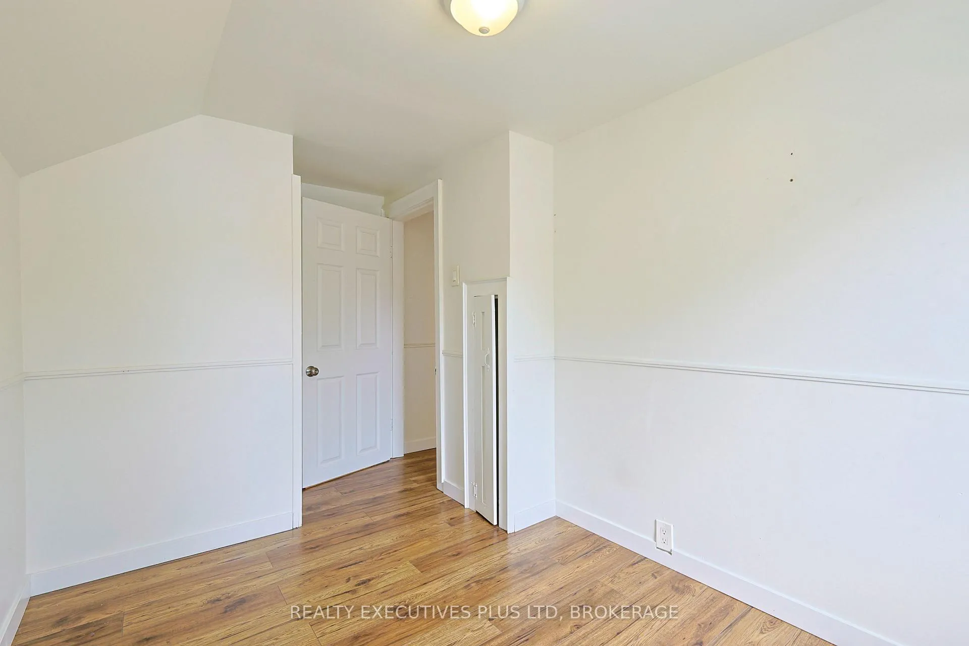 Photo 22 of 15 Chestnut Street E, St. Catharines, Oakdale — HOMEH